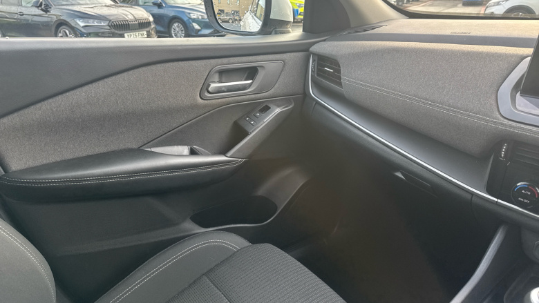 Nissan Qashqai 1.3 DiG-T MH Acenta Premium 5dr Petrol Hatchback